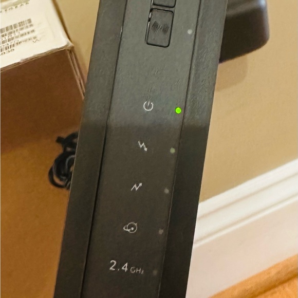 NETGEAR N600 C3700 WiFi Cable Modem Router - Built-In DOCSIS 3.0 Cable Modem - Picture 3 of 8